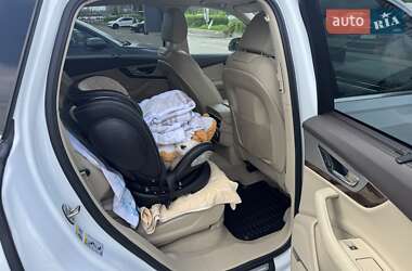 Внедорожник / Кроссовер Audi Q7 2016 в 