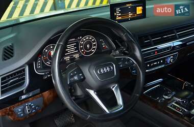 Внедорожник / Кроссовер Audi Q7 2016 в 