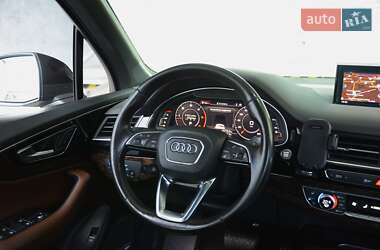 Внедорожник / Кроссовер Audi Q7 2016 в 