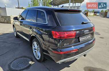 Внедорожник / Кроссовер Audi Q7 2017 в 