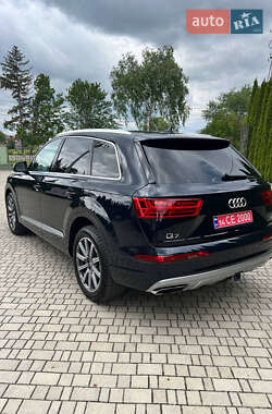 Позашляховик / Кросовер Audi Q7 2018 в 