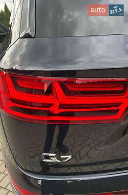 Позашляховик / Кросовер Audi Q7 2018 в 