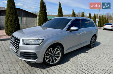 Внедорожник / Кроссовер Audi Q7 2017 в 