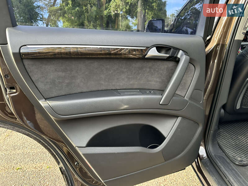 Позашляховик / Кросовер Audi Q7 2013 в Гадячі
