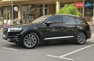 Внедорожник / Кроссовер Audi Q7 2016 в 