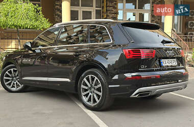 Внедорожник / Кроссовер Audi Q7 2016 в 