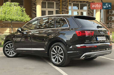 Внедорожник / Кроссовер Audi Q7 2016 в 