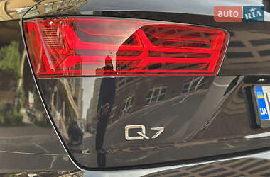Внедорожник / Кроссовер Audi Q7 2016 в 