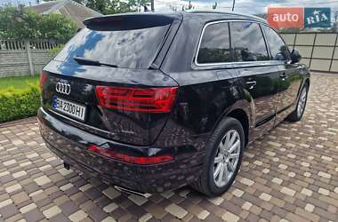 Внедорожник / Кроссовер Audi Q7 2017 в 
