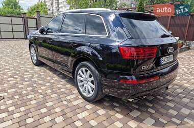 Внедорожник / Кроссовер Audi Q7 2017 в 