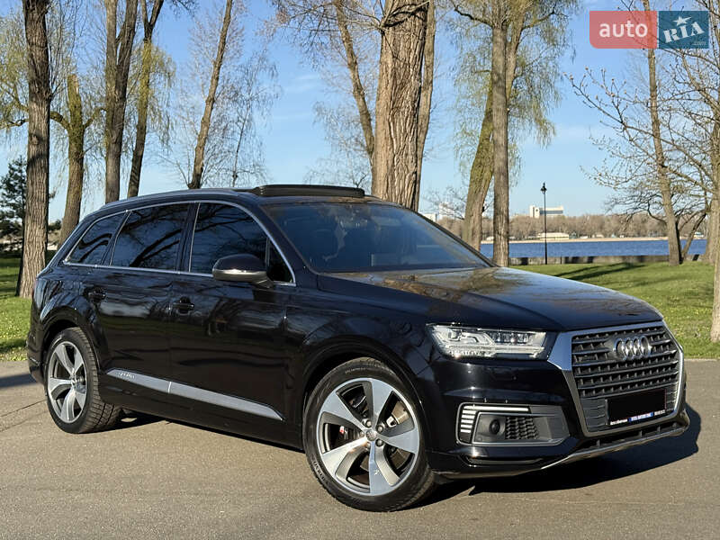 Внедорожник / Кроссовер Audi Q7 2017 в Киеве