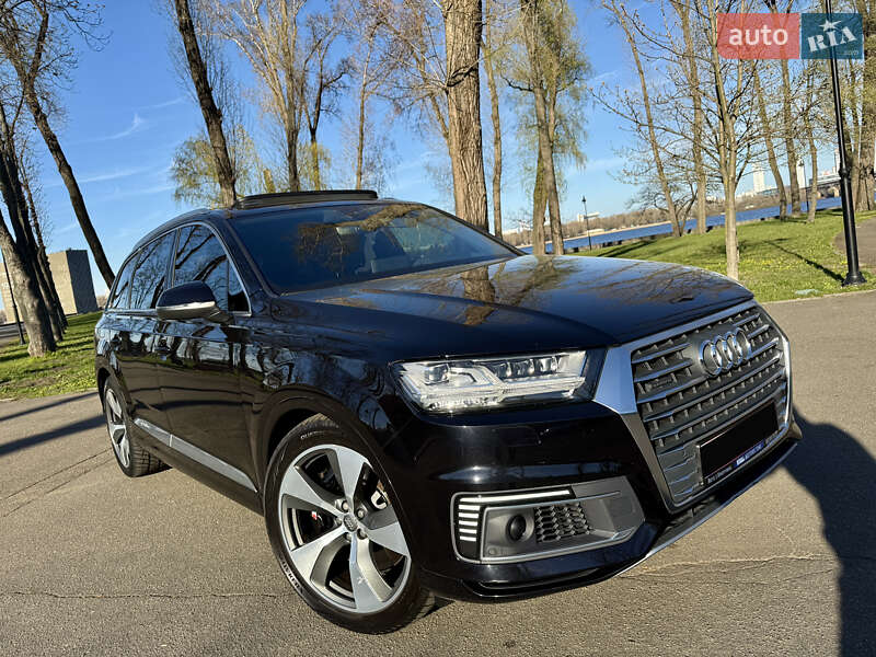 Внедорожник / Кроссовер Audi Q7 2017 в Киеве