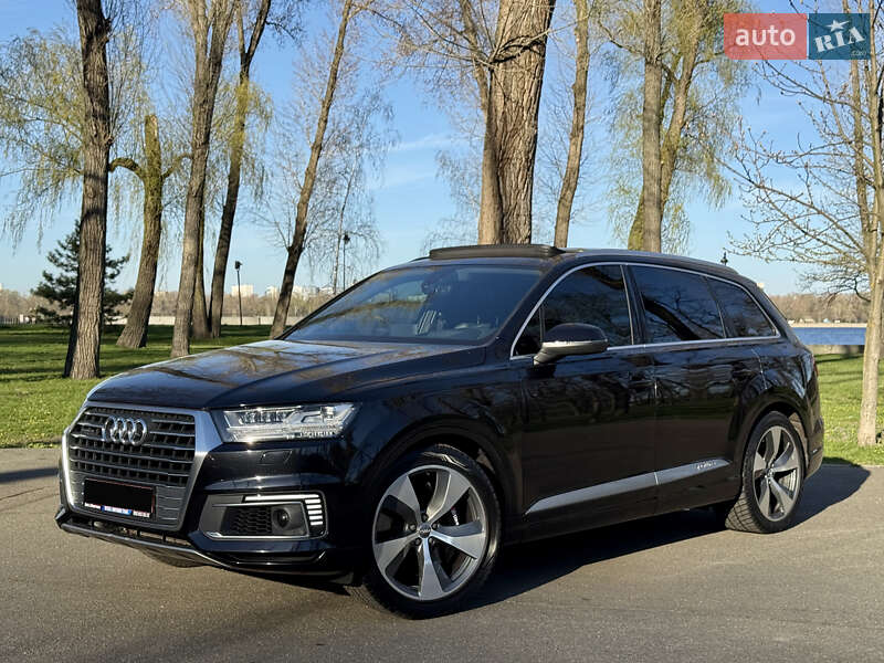 Внедорожник / Кроссовер Audi Q7 2017 в Киеве
