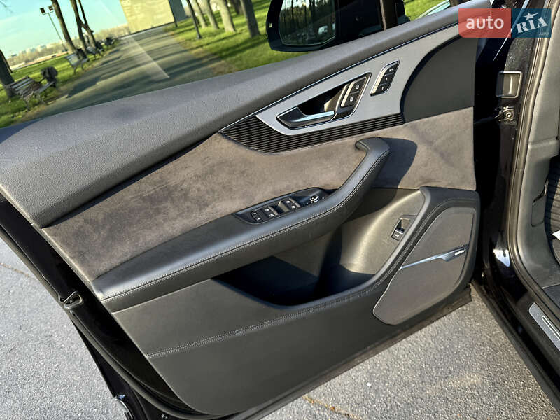 Внедорожник / Кроссовер Audi Q7 2017 в Киеве