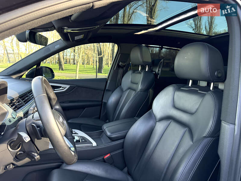 Внедорожник / Кроссовер Audi Q7 2017 в Киеве