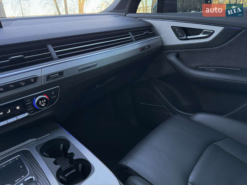 Внедорожник / Кроссовер Audi Q7 2017 в Киеве