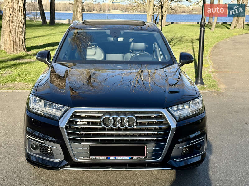 Внедорожник / Кроссовер Audi Q7 2017 в Киеве