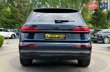 Позашляховик / Кросовер Audi Q7 2023 в 