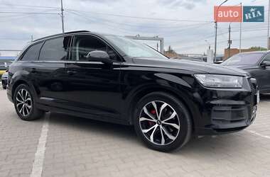 Внедорожник / Кроссовер Audi Q7 2016 в 