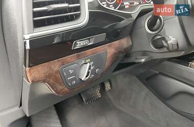 Внедорожник / Кроссовер Audi Q7 2016 в 