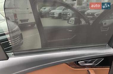 Внедорожник / Кроссовер Audi Q7 2016 в 
