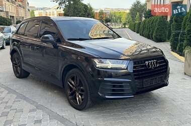 Внедорожник / Кроссовер Audi Q7 2016 в 