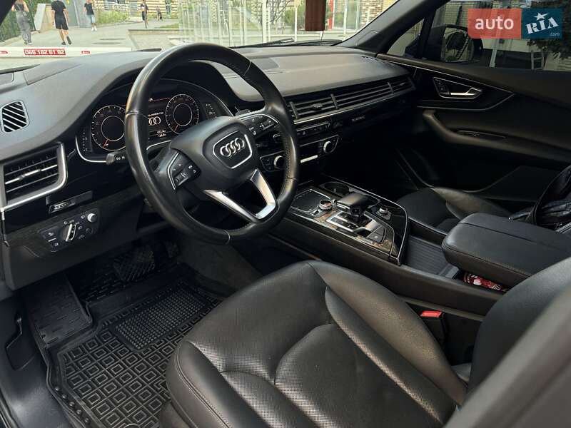 Позашляховик / Кросовер Audi Q7 2016 в Чернівцях