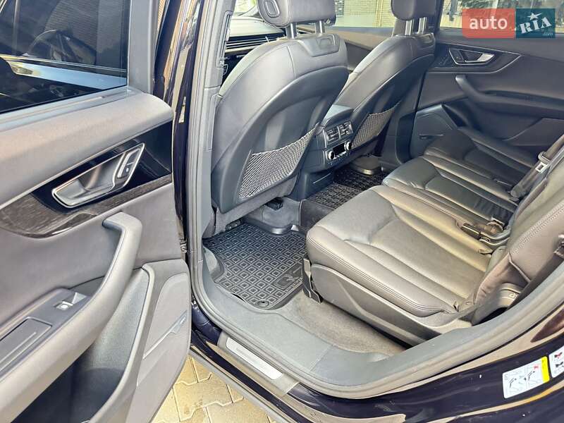 Позашляховик / Кросовер Audi Q7 2016 в Чернівцях