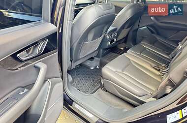 Внедорожник / Кроссовер Audi Q7 2016 в 
