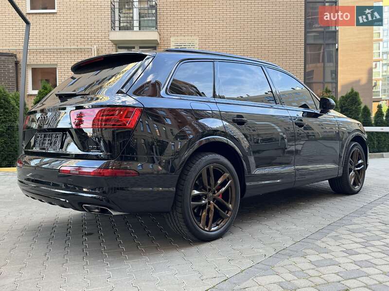 Позашляховик / Кросовер Audi Q7 2016 в Чернівцях
