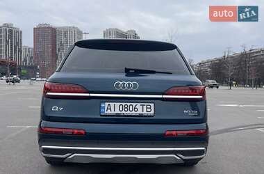 Позашляховик / Кросовер Audi Q7 2022 в 