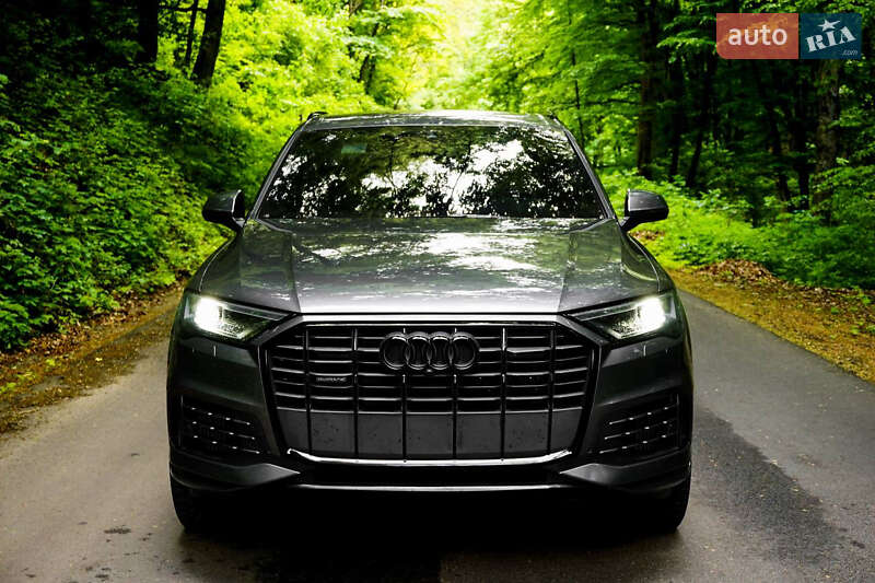 Внедорожник / Кроссовер Audi Q7 2020 в 