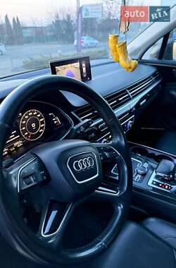 Внедорожник / Кроссовер Audi Q7 2017 в 
