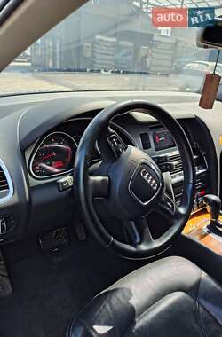 Позашляховик / Кросовер Audi Q7 2010 в 