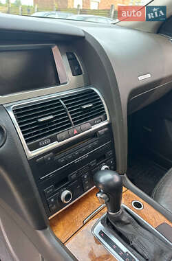 Внедорожник / Кроссовер Audi Q7 2007 в 