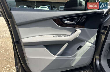Внедорожник / Кроссовер Audi Q7 2017 в 