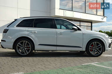 Внедорожник / Кроссовер Audi Q7 2017 в 