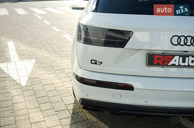Внедорожник / Кроссовер Audi Q7 2017 в 