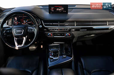 Внедорожник / Кроссовер Audi Q7 2017 в 