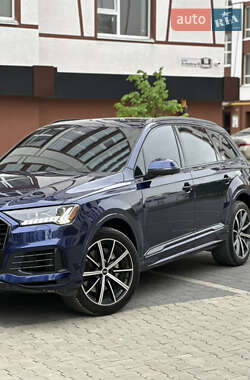 Внедорожник / Кроссовер Audi Q7 2021 в 