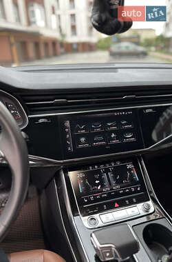Внедорожник / Кроссовер Audi Q7 2021 в 