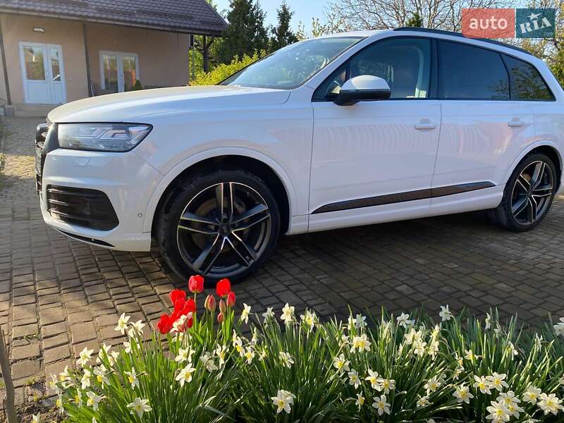 Внедорожник / Кроссовер Audi Q7 2016 в 
