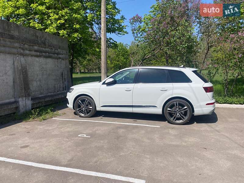 Внедорожник / Кроссовер Audi Q7 2016 в Днепре