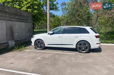 Внедорожник / Кроссовер Audi Q7 2016 в 