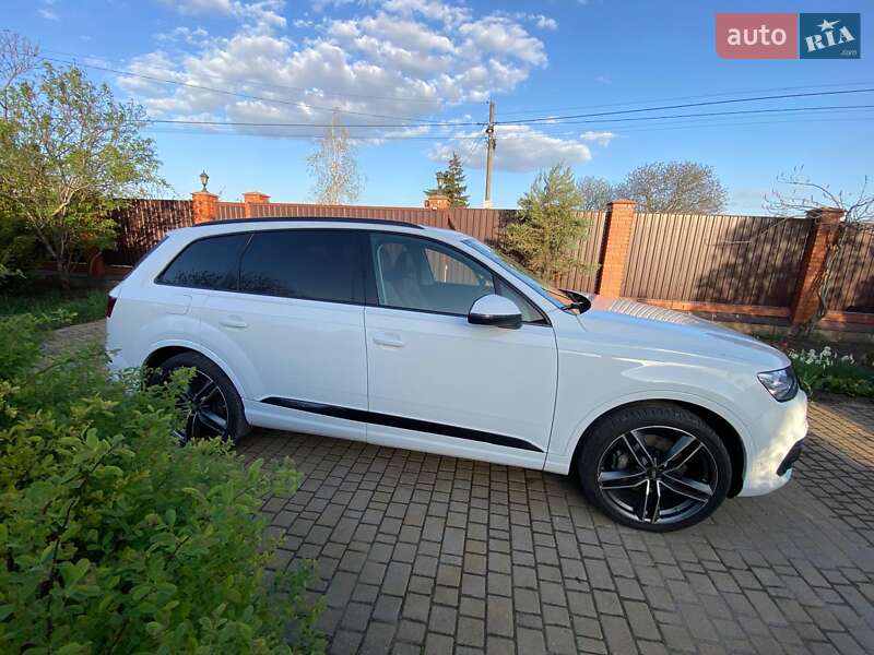 Внедорожник / Кроссовер Audi Q7 2016 в Днепре