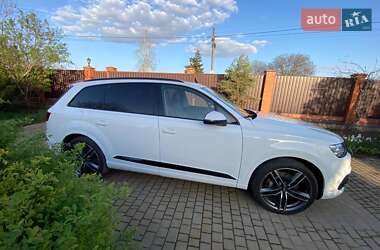 Внедорожник / Кроссовер Audi Q7 2016 в 