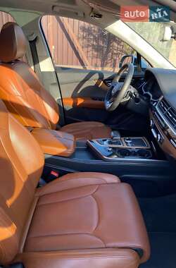 Внедорожник / Кроссовер Audi Q7 2016 в 