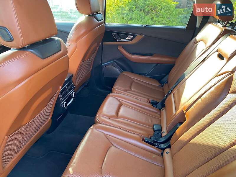 Внедорожник / Кроссовер Audi Q7 2016 в Днепре