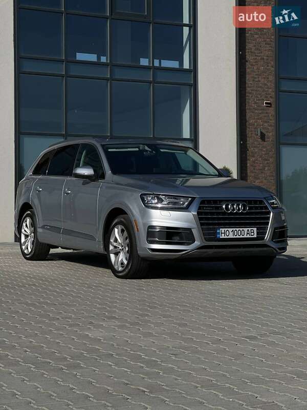Внедорожник / Кроссовер Audi Q7 2016 в 