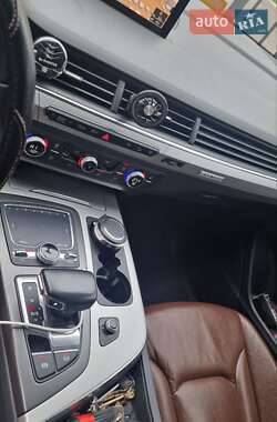 Внедорожник / Кроссовер Audi Q7 2017 в 